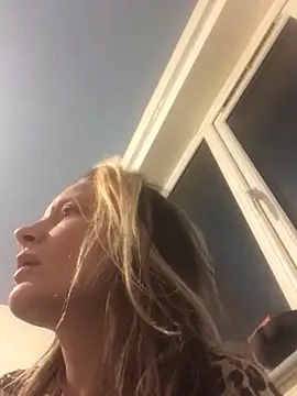 Snapshot of blondey206 chatting on 24, 3, 2026 blondey206 online show from 24, 3, 2026