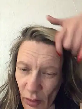 Snapshot of blondey206 chatting on 15, 4, 2026 blondey206 online show from 15, 4, 2026