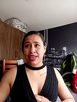 kamila lovee online show from 4, 12, 2025