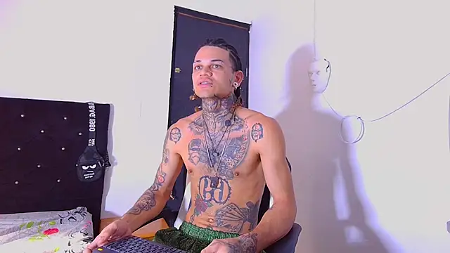 Snapshot of hot_man05 chatting on 5, 1, 2026 hot man05 online show from 5, 1, 2026