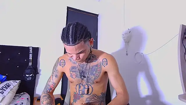 Snapshot of hot_man05 chatting on 6, 1, 2026 hot man05 online show from 6, 1, 2026