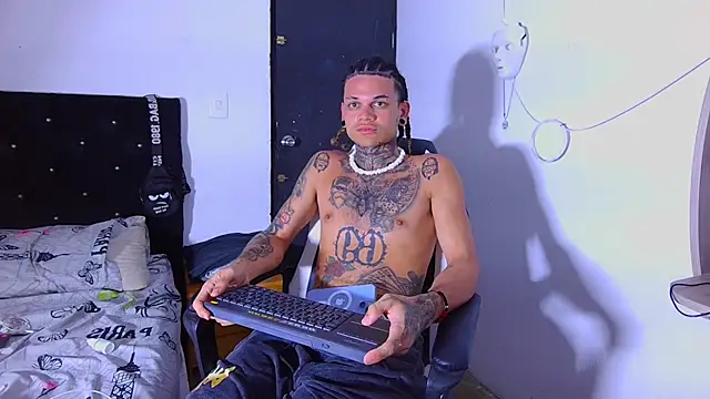 Snapshot of hot_man05 chatting on 14, 1, 2026 hot man05 online show from 14, 1, 2026