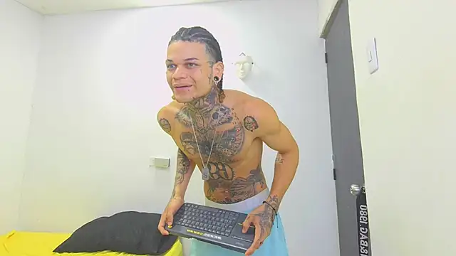 Snapshot of hot_man05 chatting on 13, 3, 2026 hot man05 online show from 13, 3, 2026