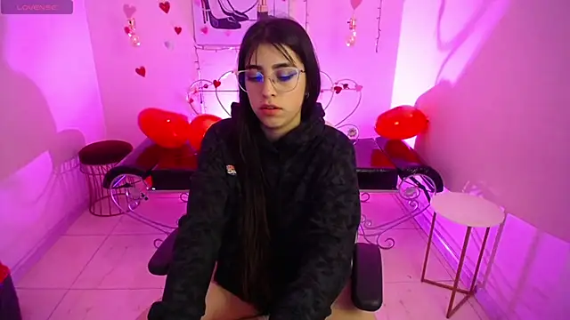 Adri Gomez  online show from 15, 2, 2025