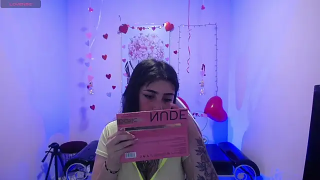 Adri Gomez  online show from 24, 2, 2025