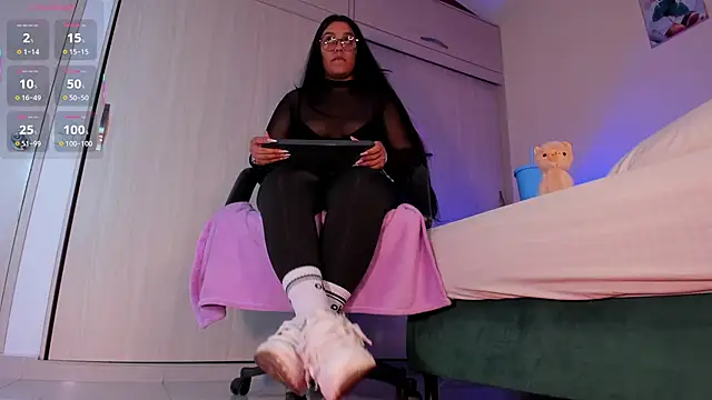 Snapshot of aleya_bliss chatting on 26, 10, 2025 aleya bliss online show from 26, 10, 2025