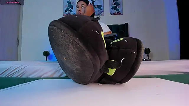 Snapshot of aleya_bliss chatting on 5, 11, 2025 aleya bliss online show from 5, 11, 2025