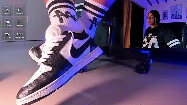 Snapshot of aleya_bliss chatting on 22, 11, 2025 aleya bliss online show from 22, 11, 2025