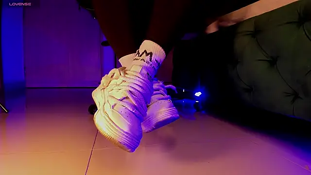 Snapshot of aleya_bliss chatting on 23, 11, 2025 aleya bliss online show from 23, 11, 2025