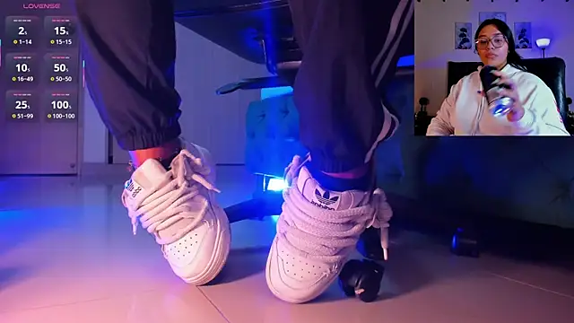 Snapshot of aleya_bliss chatting on 25, 11, 2025 aleya bliss online show from 25, 11, 2025