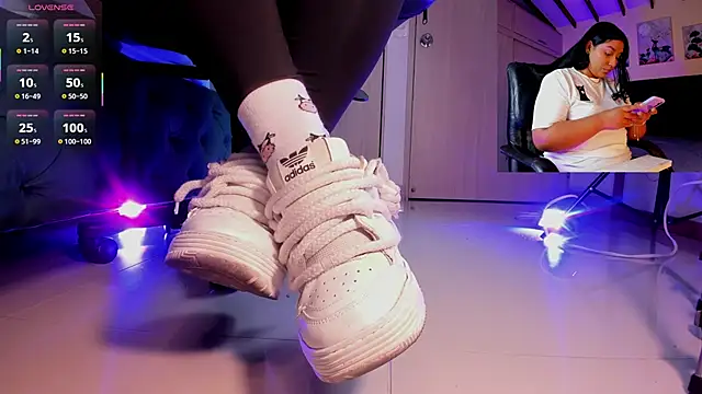 Snapshot of aleya_bliss chatting on 27, 11, 2025 aleya bliss online show from 27, 11, 2025