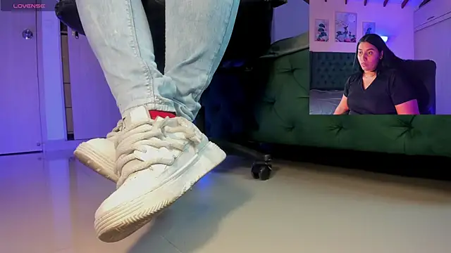 Snapshot of aleya_bliss chatting on 28, 11, 2025 aleya bliss online show from 28, 11, 2025