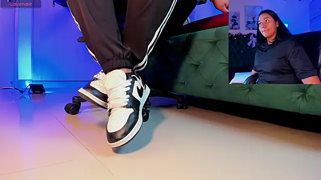 Snapshot of aleya_bliss chatting on 2, 12, 2025 aleya bliss online show from 2, 12, 2025