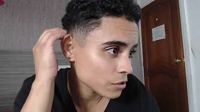 Liiamthompson online show from 26, 2, 2025