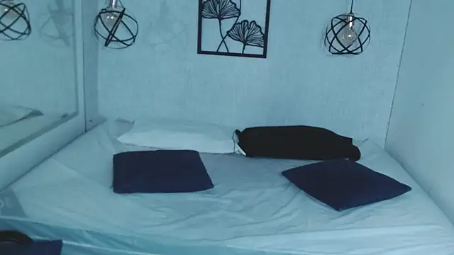 Liiamthompson online show from 6, 3, 2025