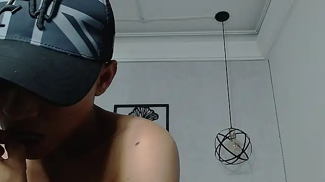 Liiamthompson online show from 9, 3, 2025