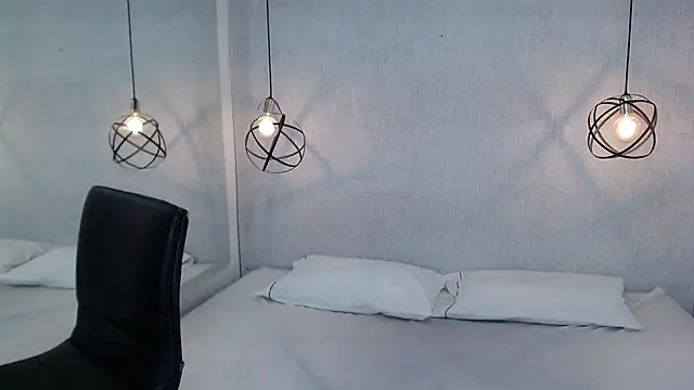 Liiamthompson online show from 17, 3, 2025