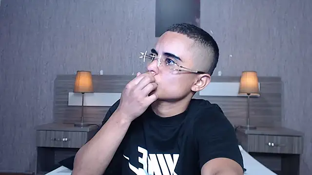 Liiamthompson online show from 12, 9, 2025