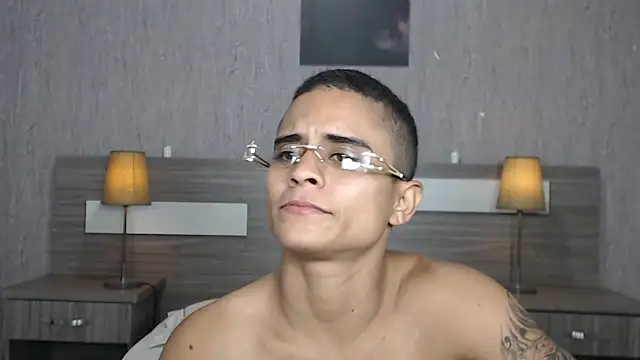 Liiamthompson online show from 22, 9, 2025