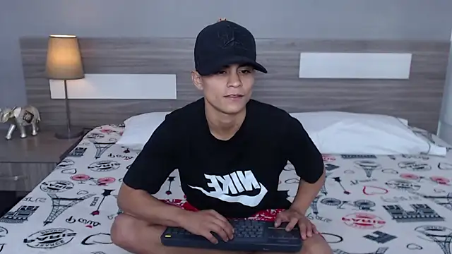 Liiamthompson online show from 3, 10, 2025