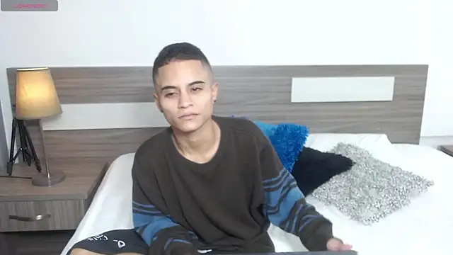 Liiamthompson online show from 8, 11, 2025