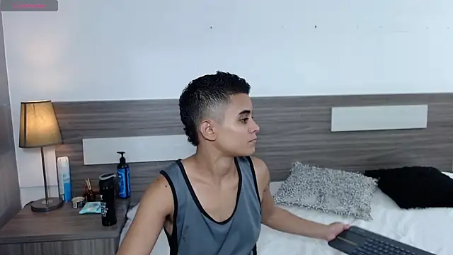 Liiamthompson online show from 30, 11, 2025