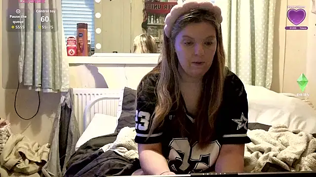 Demi WelshX online show from 4, 12, 2025