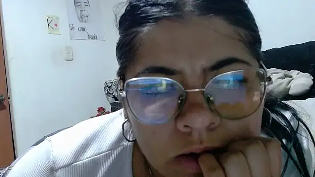Snapshot of viccky_vick chatting on 23, 5, 2026 viccky vick online show from 23, 5, 2026