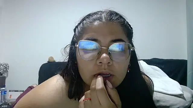 Snapshot of viccky_vick chatting on 4, 6, 2026 viccky vick online show from 4, 6, 2026