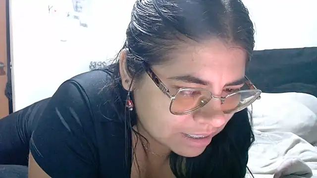 Snapshot of viccky_vick chatting on 18, 6, 2026 viccky vick online show from 18, 6, 2026