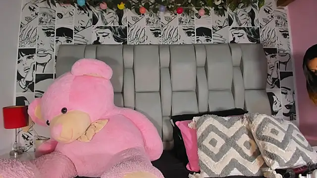 Snapshot of LucyRosse chatting on 4, 4, 2026 LucyRosse online show from 4, 4, 2026