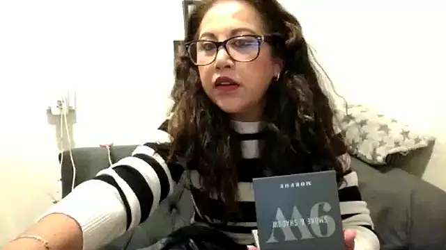 MirandaLatinaLovely online show from 11, 1, 2026