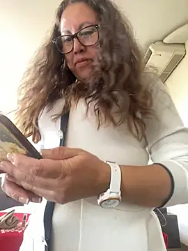 MirandaLatinaLovely online show from 20, 3, 2026