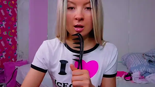 Snapshot of TwerkingCheerleader chatting on 4, 4, 2026 TwerkingCheerleader online show from 4, 4, 2026