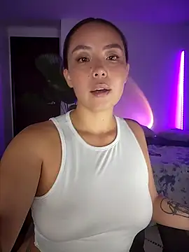 Snapshot of RenEnvy chatting on 12, 3, 2025 RenEnvy online show from 12, 3, 2025