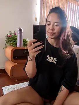 Snapshot of RenEnvy chatting on 5, 11, 2025 RenEnvy online show from 5, 11, 2025