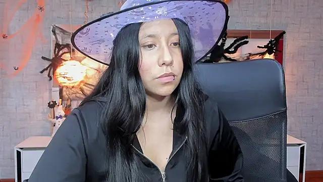 Nohemi louse online show from 28, 10, 2025