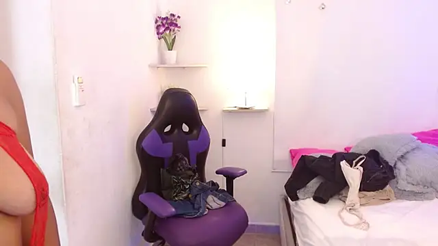 Snapshot of Roxy_Stonee chatting on 6, 3, 2025 Roxy Stonee online show from 6, 3, 2025