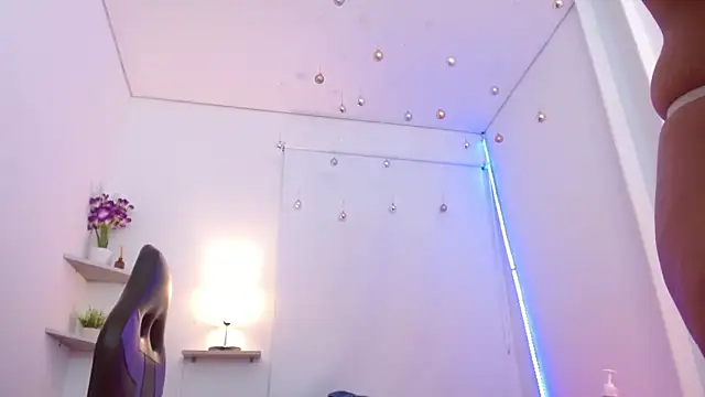 Snapshot of Roxy_Stonee chatting on 8, 3, 2025 Roxy Stonee online show from 8, 3, 2025