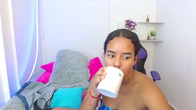 Snapshot of Roxy_Stonee chatting on 17, 3, 2025 Roxy Stonee online show from 17, 3, 2025