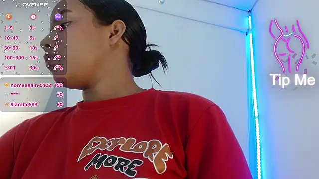 Snapshot of Roxy_Stonee chatting on 9, 10, 2025 Roxy Stonee online show from 9, 10, 2025