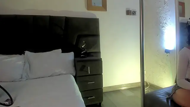 Snapshot of allicemackenzie chatting on 1, 3, 2025 allicemackenzie online show from 1, 3, 2025