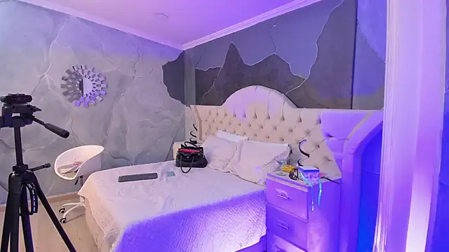 Snapshot of allicemackenzie chatting on 9, 3, 2025 allicemackenzie online show from 9, 3, 2025