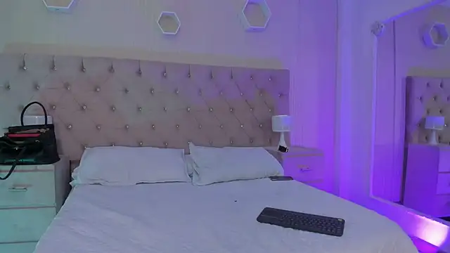 Snapshot of allicemackenzie chatting on 23, 9, 2025 allicemackenzie online show from 23, 9, 2025