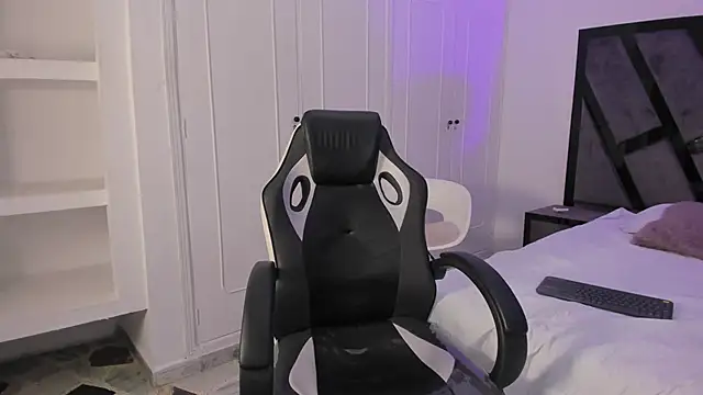 Snapshot of allicemackenzie chatting on 24, 9, 2025 allicemackenzie online show from 24, 9, 2025