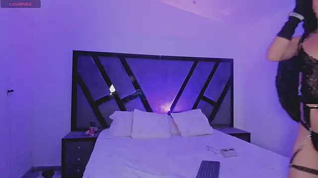 Snapshot of allicemackenzie chatting on 1, 11, 2025 allicemackenzie online show from 1, 11, 2025