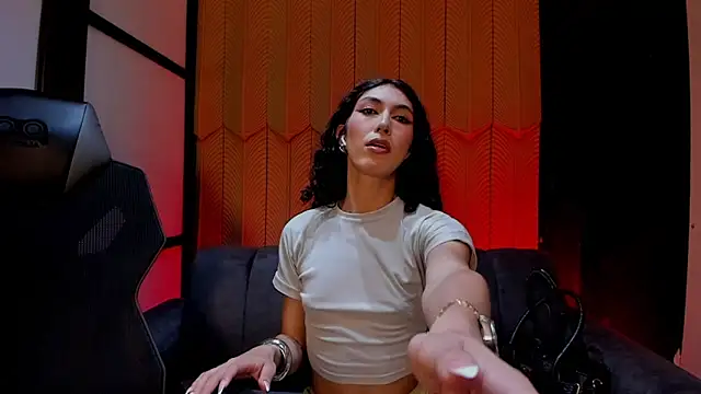 Snapshot of allicemackenzie chatting on 16, 12, 2025 allicemackenzie online show from 16, 12, 2025