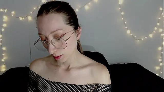 Snapshot of Carlin_Diaz chatting on 5, 4, 2026 Carlin Diaz online show from 5, 4, 2026