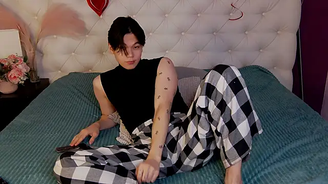 Snapshot of just_gay_ chatting on 28, 2, 2025 just gay online show from 28, 2, 2025