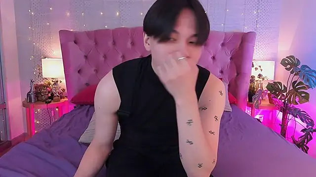 Snapshot of just_gay_ chatting on 8, 3, 2025 just gay online show from 8, 3, 2025